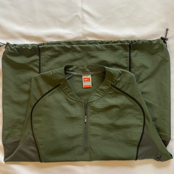 Nike Men’s Light Jacket-Size Medium - Picture 2 of 2